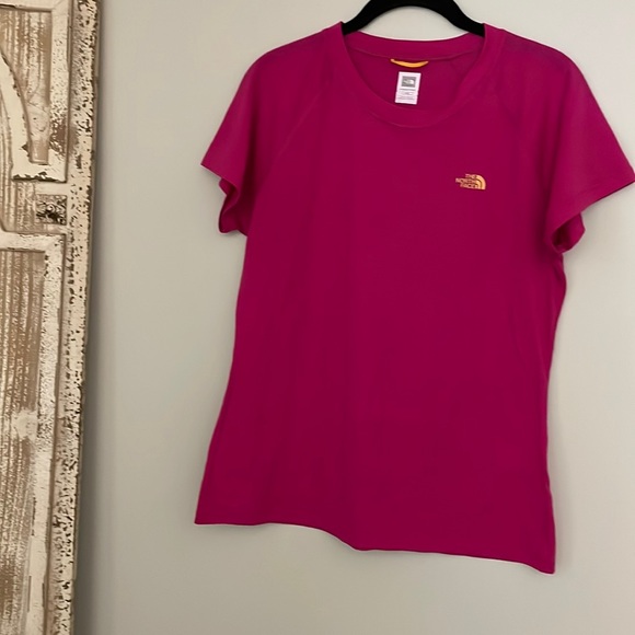 3 for $25 • NORTH FACE PINK SHORT SLEEVE TEE - Picture 1 of 4